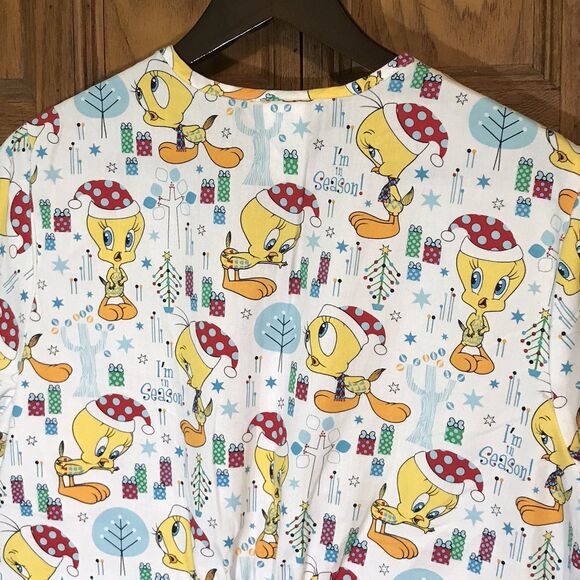 Looney Tunes Scrub Women's M Tweety Bird I'm in Season Christmas SS 3 Pocket Top - Picture 8 of 13